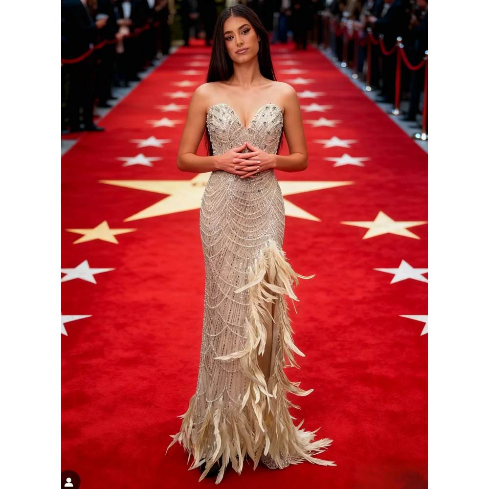Vestido Sirena Marfil con Plumas