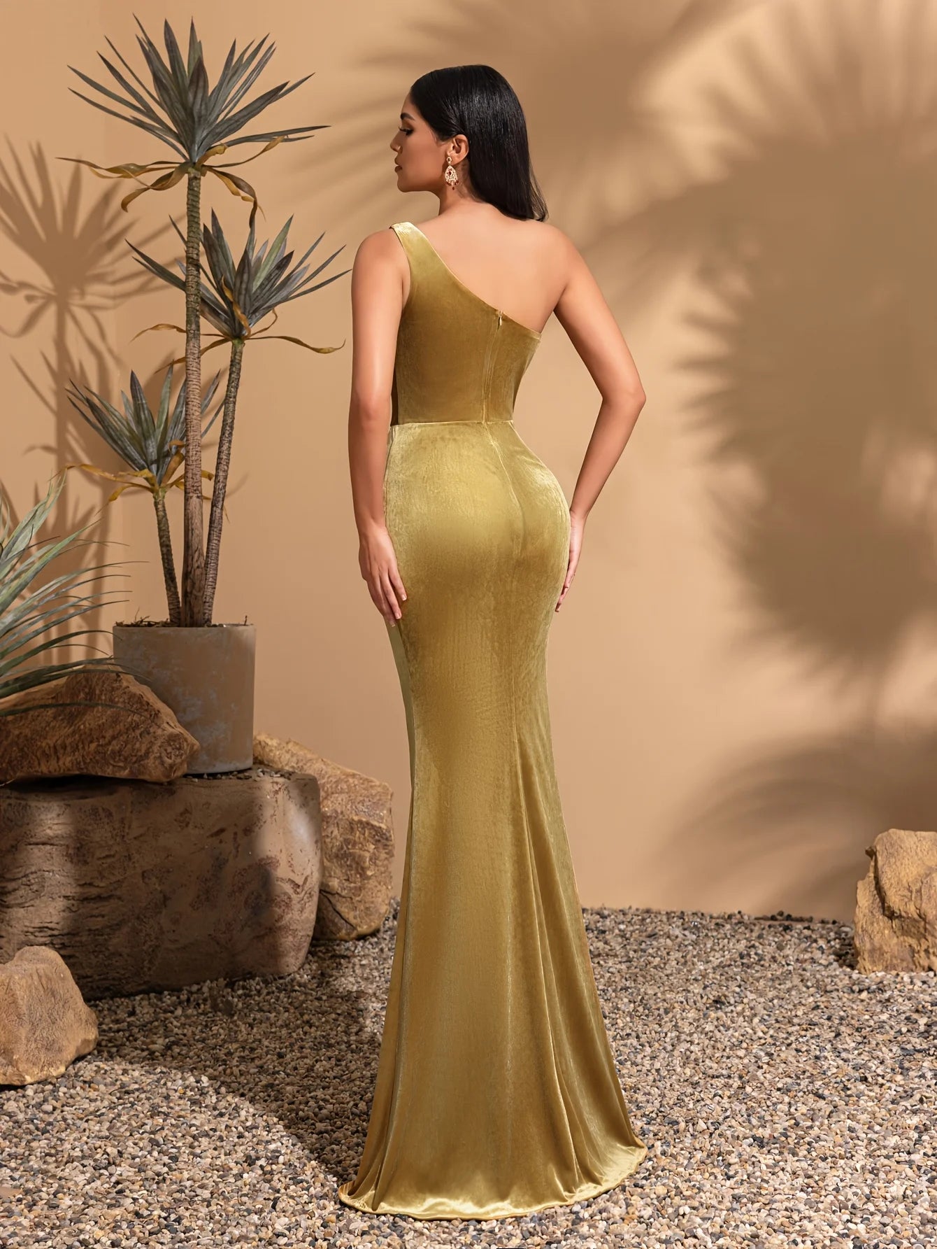 Vestido Gala Dorado Asimétrico con Abertura