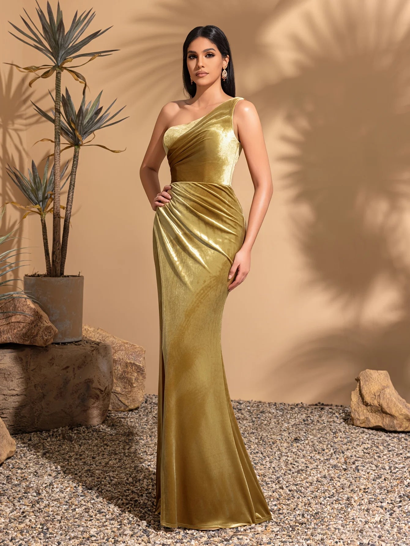 Vestido Gala Dorado Asimétrico con Abertura